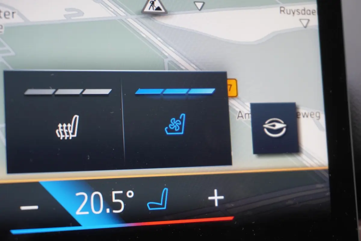 530e M Sport Edition | Travel Pack | Comfort Pack | Comforstoelen | Stoelventilatie | Driving Assistant Plus |  BMW Iconic Glow