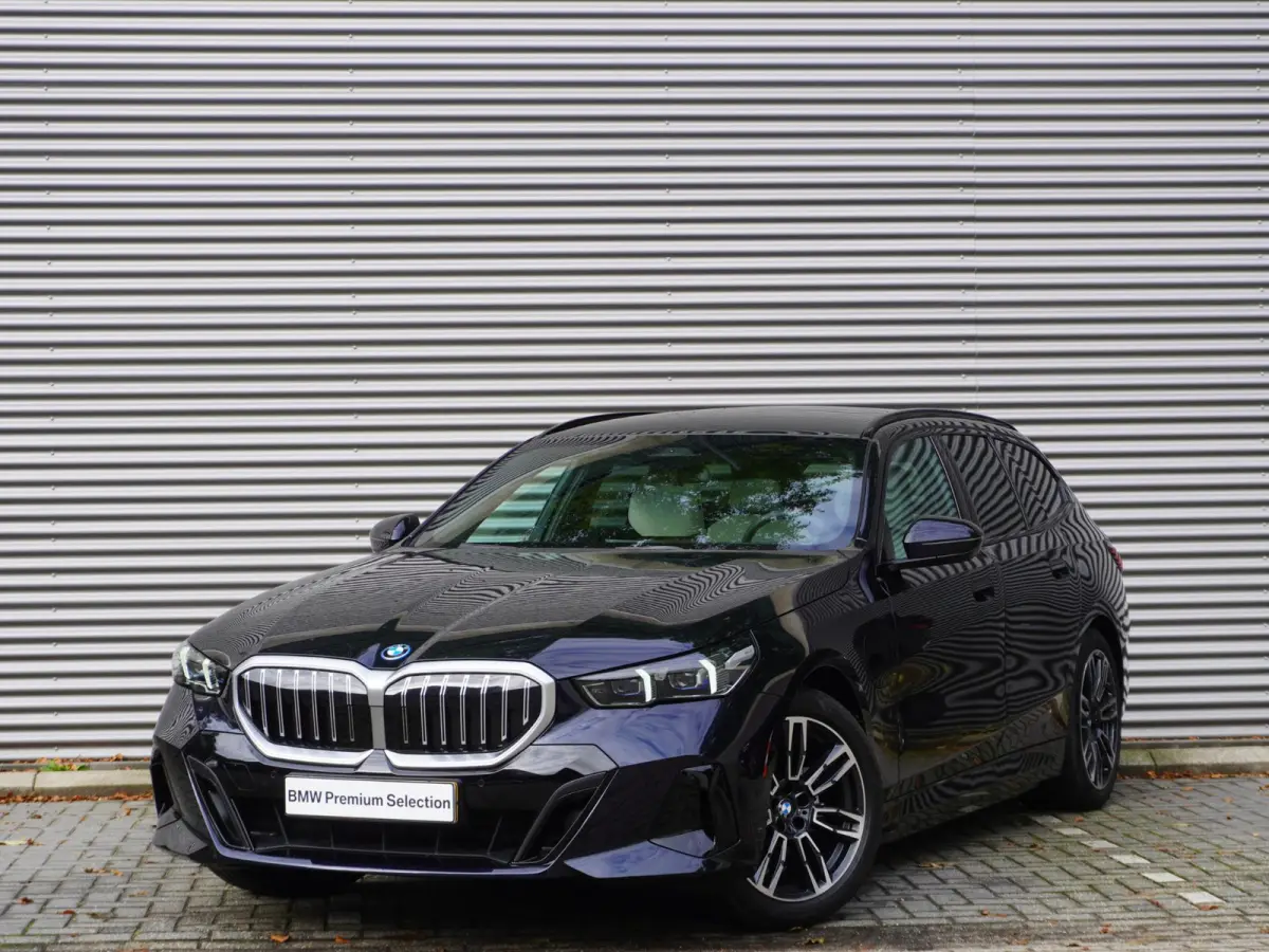 530e M Sport Edition | Travel Pack | Comfort Pack | Comforstoelen | Stoelventilatie | Driving Assistant Plus |  BMW Iconic Glow