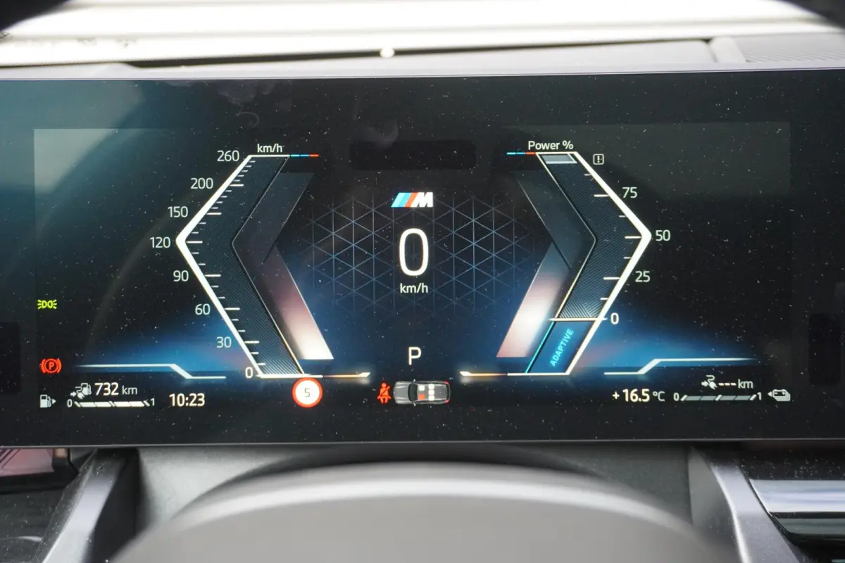 530e M Sport Edition | Travel Pack | Comfort Pack | Comforstoelen | Stoelventilatie | Driving Assistant Plus |  BMW Iconic Glow