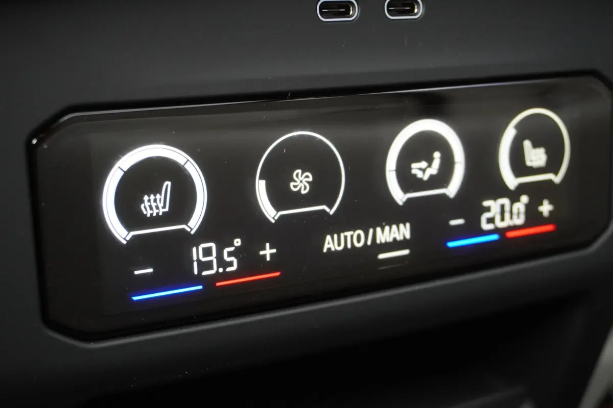 530e M Sport Edition | Travel Pack | Comfort Pack | Comforstoelen | Stoelventilatie | Driving Assistant Plus |  BMW Iconic Glow