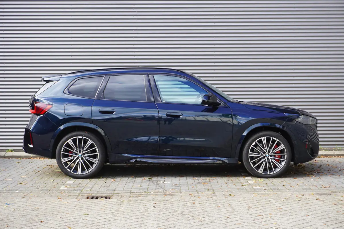 eDrive20 M Sport Edition | SoH 100% | BMW Individuak lak | M Sport Pro Edition |  Hifi-systeem Harman Kardon | Travel Pack | BMW Live Cockpit Professional