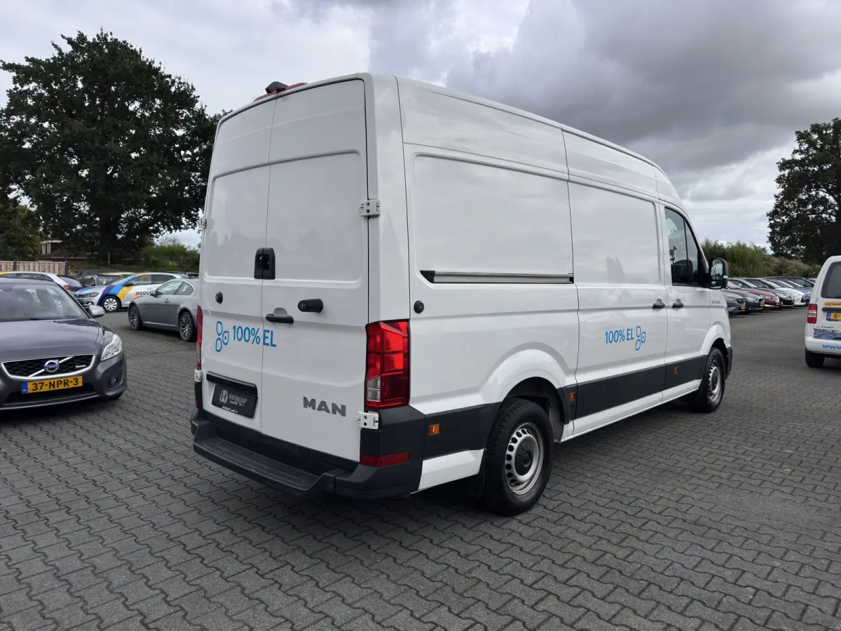 Basis 36 kWh L3 H3 (2-Fase) {Soh-88%} Aut. *HEATPUMP | NAVI-FULLMAP | AIRCO | CRUISE | 3-PERS | CAMERA | HEATED-ERGO-SEATS | PDC | DAB | WIFI | FULL-LED | CCS-FASTLOADER*