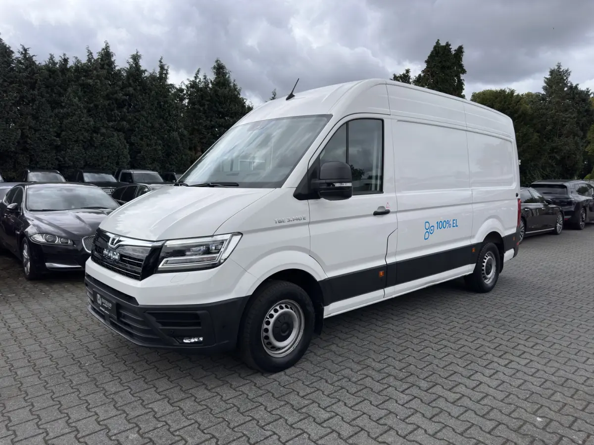 Basis 36 kWh L3 H3 (2-Fase) {Soh-88%} Aut. *HEATPUMP | NAVI-FULLMAP | AIRCO | CRUISE | 3-PERS | CAMERA | HEATED-ERGO-SEATS | PDC | DAB | WIFI | FULL-LED | CCS-FASTLOADER*