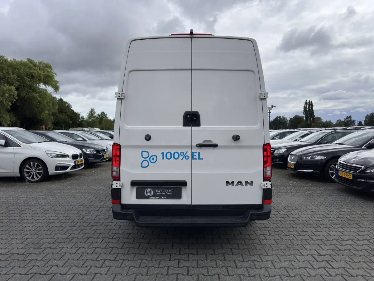 Basis 36 kWh L3 H3 (2-Fase) {Soh-88%} Aut. *HEATPUMP | NAVI-FULLMAP | AIRCO | CRUISE | 3-PERS | CAMERA | HEATED-ERGO-SEATS | PDC | DAB | WIFI | FULL-LED | CCS-FASTLOADER*
