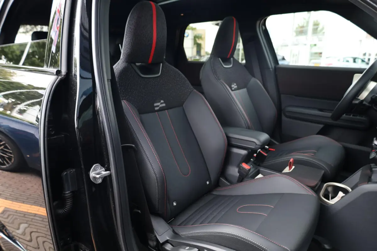 S ALL4 | John Cooper Works uitvoering | Glazen Panoramdak | Harman/Kardon | Head-Up Display | Stuur- & Stoelverwarming | Comfort Access