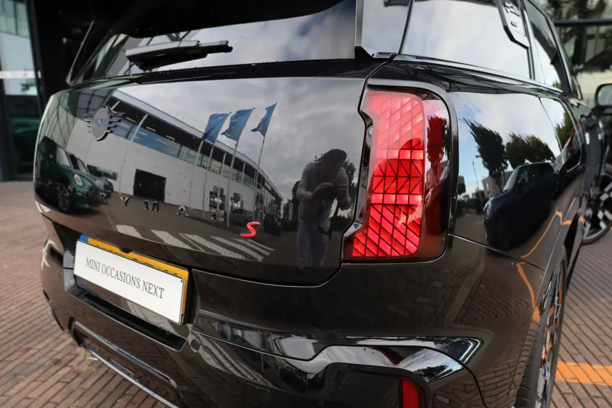 S ALL4 | John Cooper Works uitvoering | Glazen Panoramdak | Harman/Kardon | Head-Up Display | Stuur- & Stoelverwarming | Comfort Access