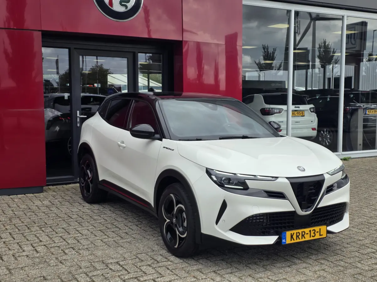 1.2 Turbo Hybrid Ibrida Speciale | Stoelverwarming\Massage | Camera | Pack techno | Electrische kofferklep | Camera achter | Apple Carplay/Android auto