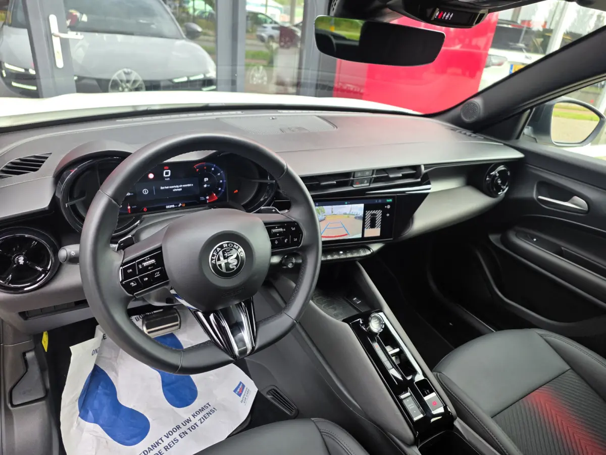 1.2 Turbo Hybrid Ibrida Speciale | Stoelverwarming\Massage | Camera | Pack techno | Electrische kofferklep | Camera achter | Apple Carplay/Android auto
