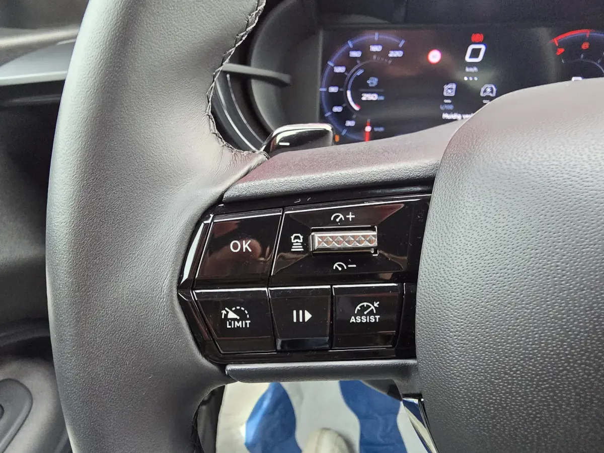 1.2 Turbo Hybrid Ibrida Speciale | Stoelverwarming\Massage | Camera | Pack techno | Electrische kofferklep | Camera achter | Apple Carplay/Android auto