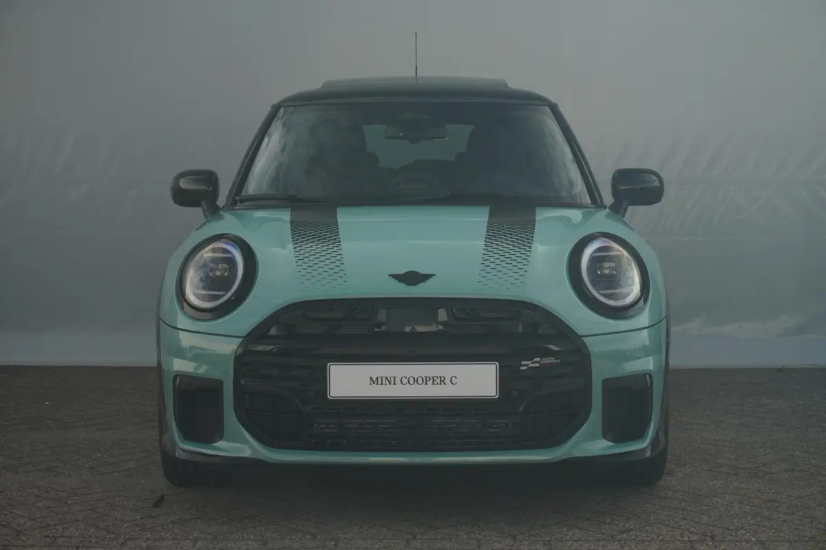 Cooper C John Cooper Works Uitvoering | Pakket L | Harman Kardon | 360-Graden Camera | Stoel & Stuurverwarming