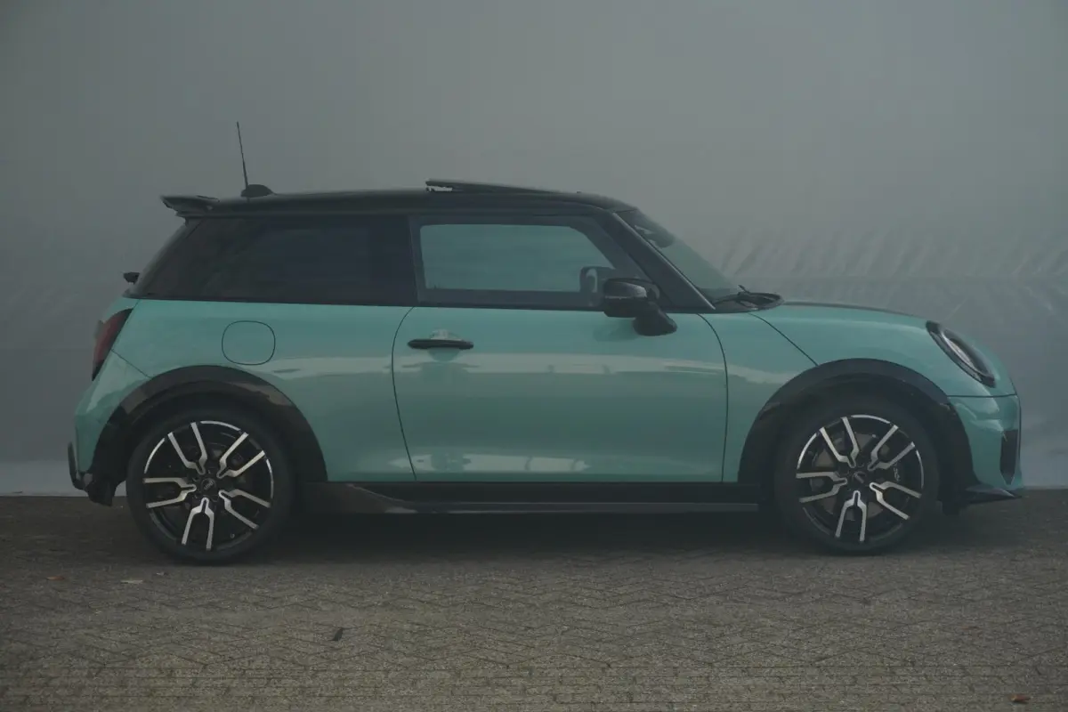 Cooper C John Cooper Works Uitvoering | Pakket L | Harman Kardon | 360-Graden Camera | Stoel & Stuurverwarming