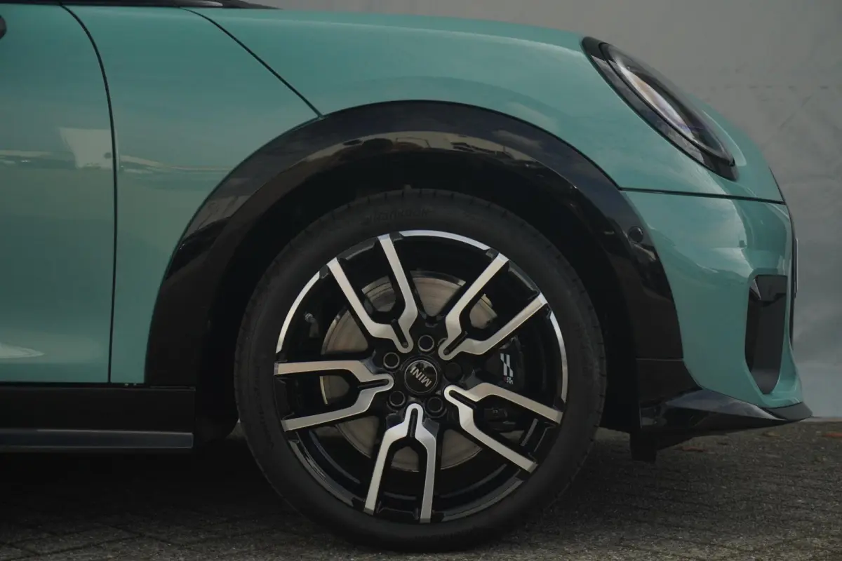 Cooper C John Cooper Works Uitvoering | Pakket L | Harman Kardon | 360-Graden Camera | Stoel & Stuurverwarming