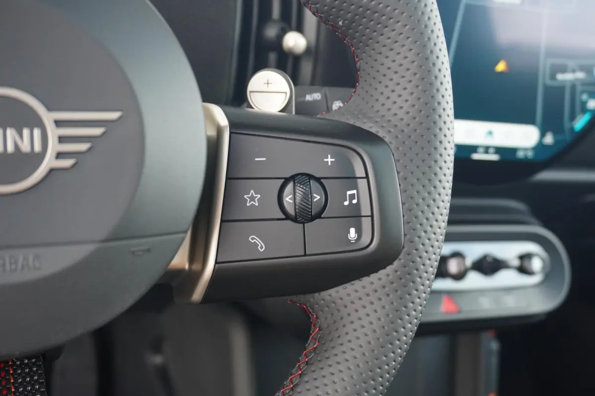 Cooper C John Cooper Works Uitvoering | Pakket L | Harman Kardon | 360-Graden Camera | Stoel & Stuurverwarming