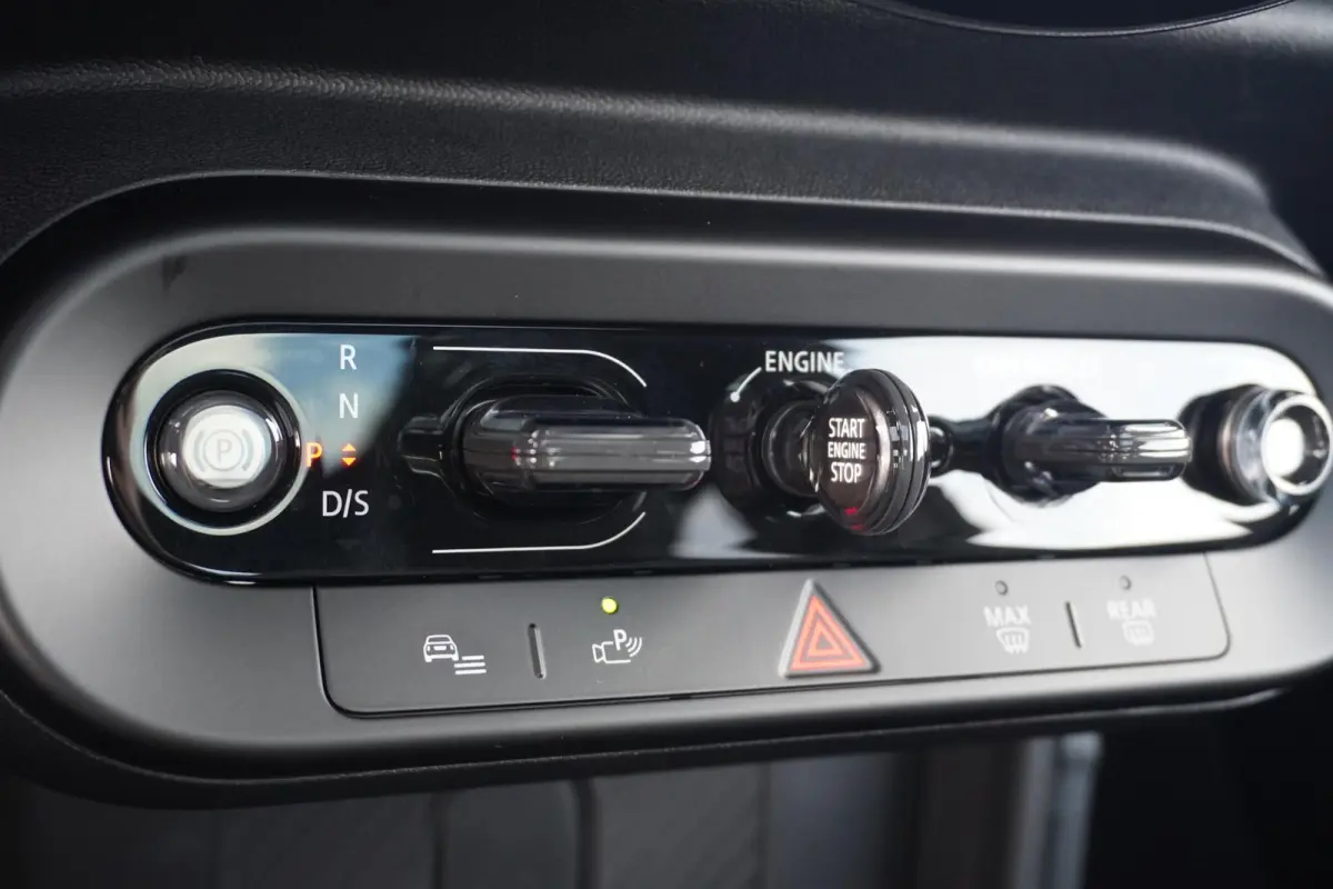 Cooper C John Cooper Works Uitvoering | Pakket L | Harman Kardon | 360-Graden Camera | Stoel & Stuurverwarming