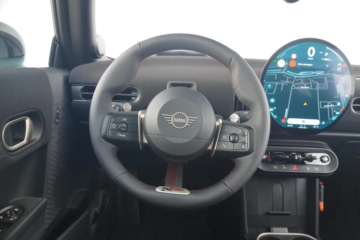 Cooper C John Cooper Works Uitvoering | Pakket L | Harman Kardon | 360-Graden Camera | Stoel & Stuurverwarming