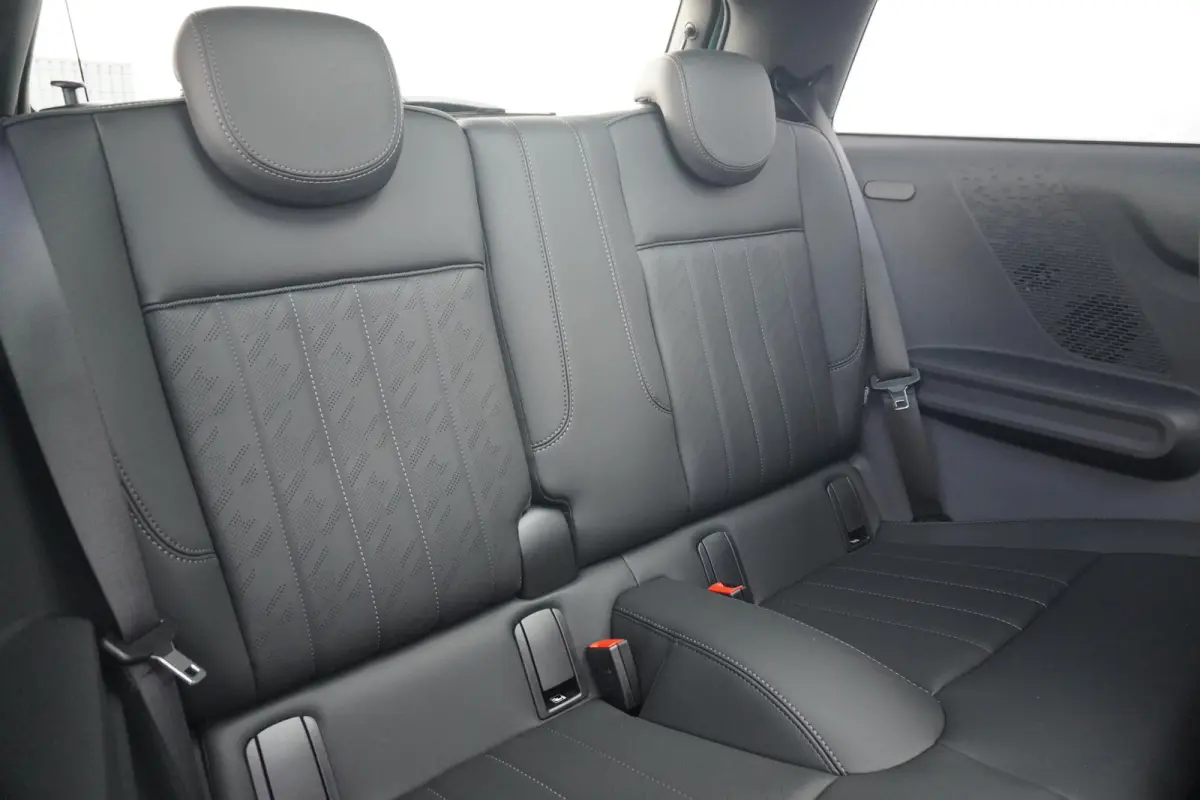 Cooper C John Cooper Works Uitvoering | Pakket L | Harman Kardon | 360-Graden Camera | Stoel & Stuurverwarming