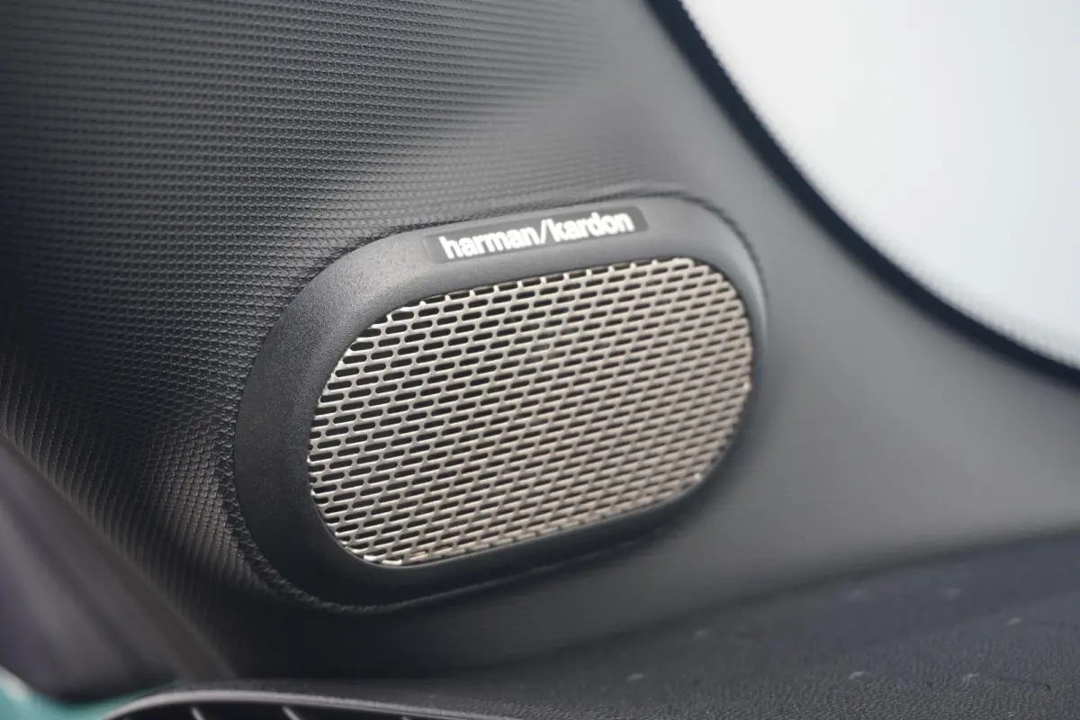 Cooper C John Cooper Works Uitvoering | Pakket L | Harman Kardon | 360-Graden Camera | Stoel & Stuurverwarming