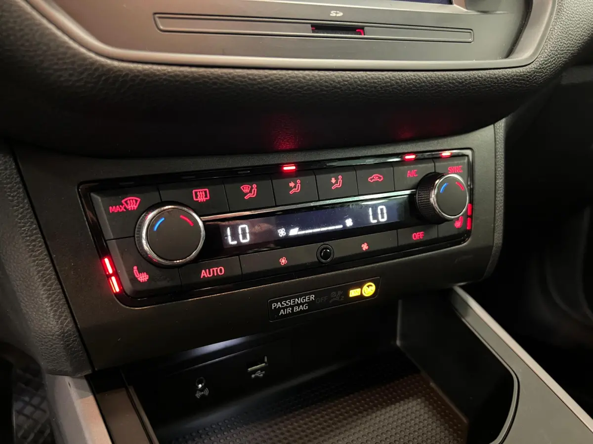 1.0 TSI FR Business Intense / stoelverw / trekh. /