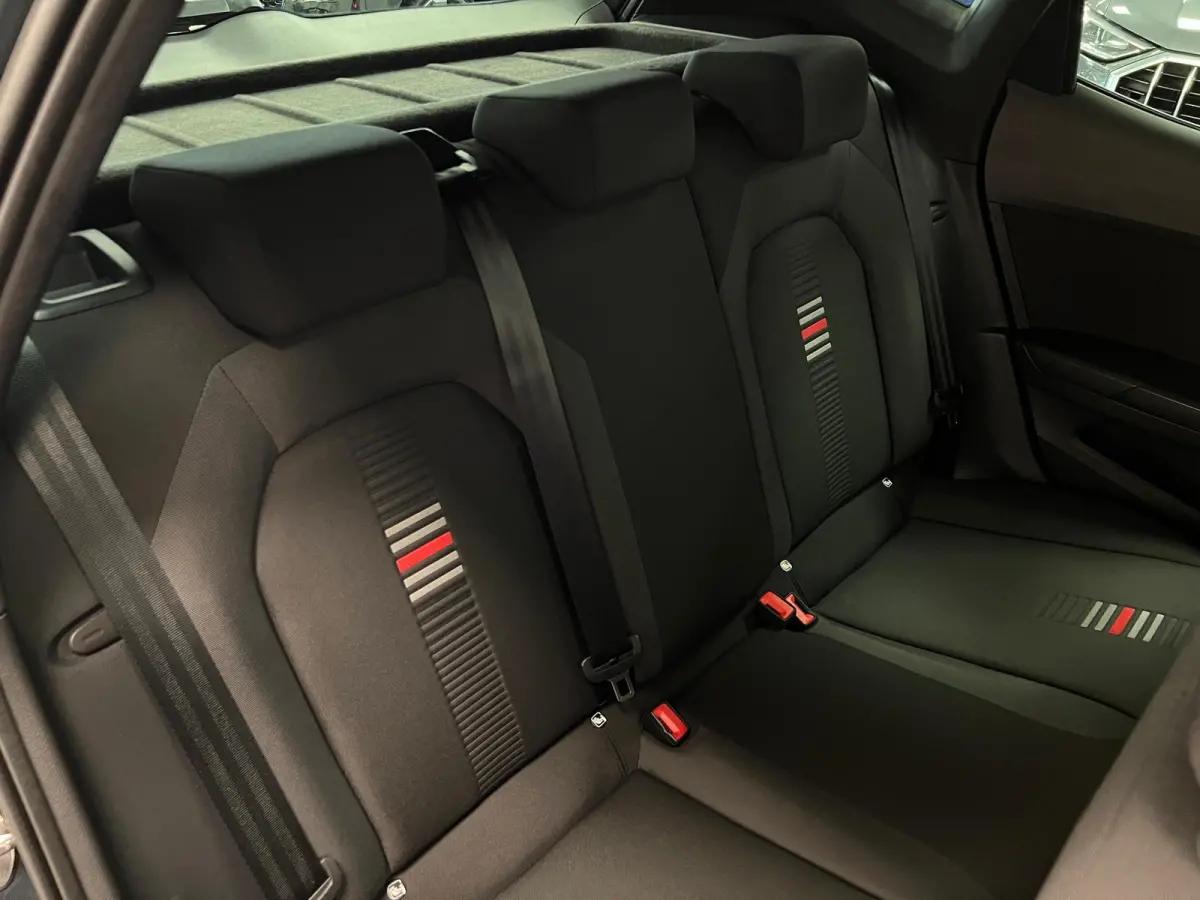 1.0 TSI FR Business Intense / stoelverw / trekh. /