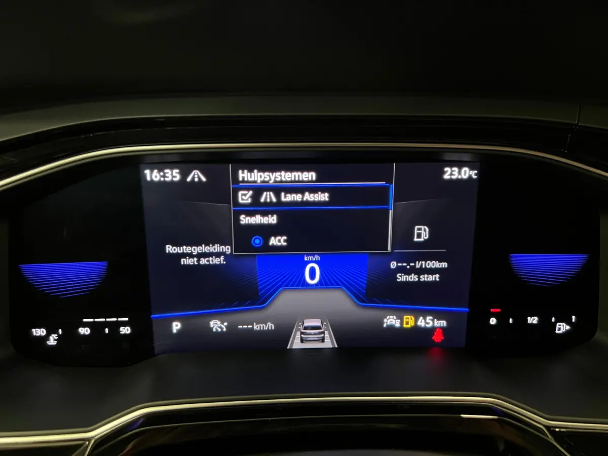 1.0 TSI R-LINE - AUTOMAAT - Business / Stoelverw. / Trekh. /