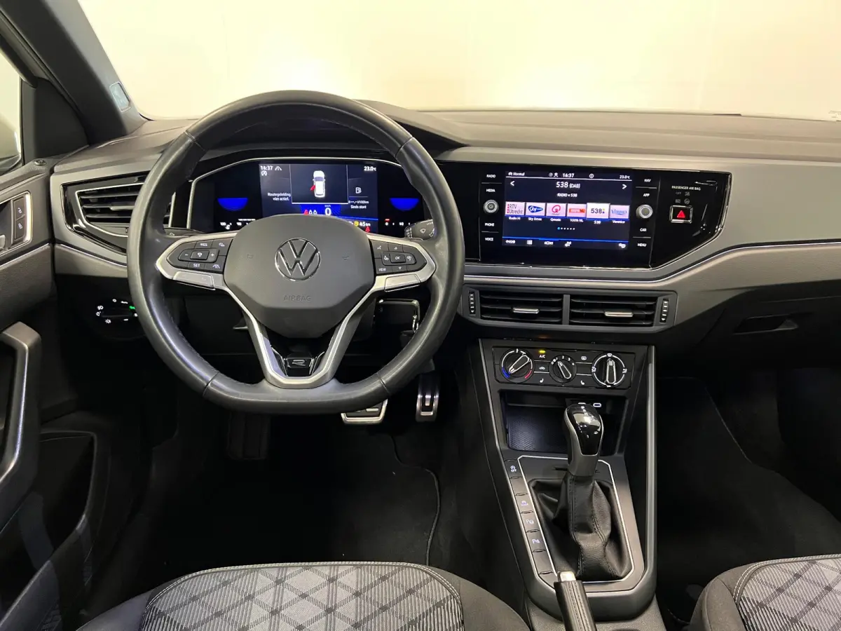 1.0 TSI R-LINE - AUTOMAAT - Business / Stoelverw. / Trekh. /