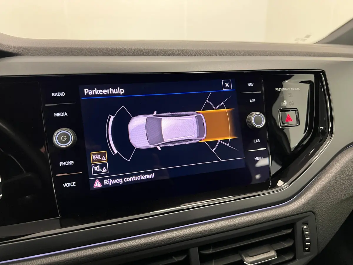 1.0 TSI R-LINE - AUTOMAAT - Business / Stoelverw. / Trekh. /