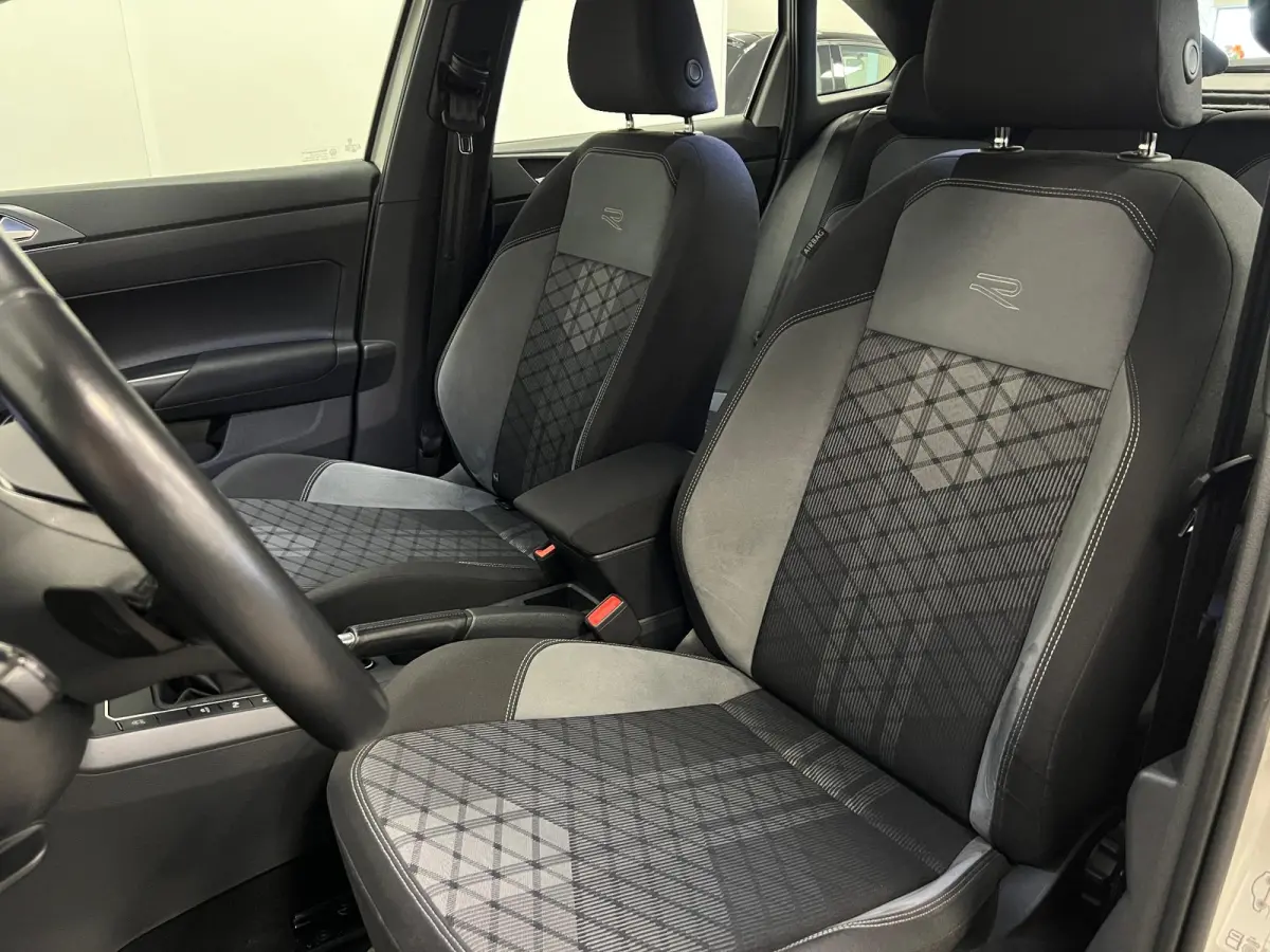 1.0 TSI R-LINE - AUTOMAAT - Business / Stoelverw. / Trekh. /