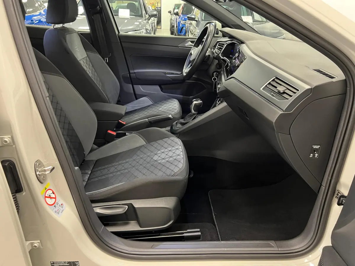1.0 TSI R-LINE - AUTOMAAT - Business / Stoelverw. / Trekh. /
