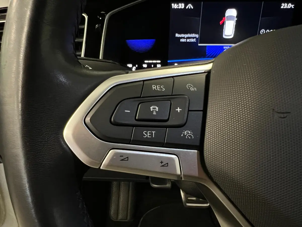 1.0 TSI R-LINE - AUTOMAAT - Business / Stoelverw. / Trekh. /