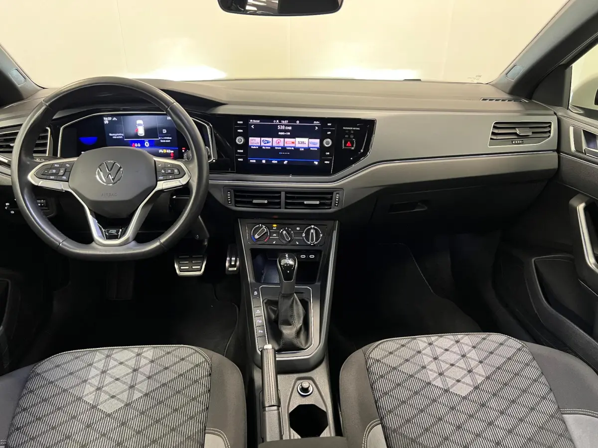 1.0 TSI R-LINE - AUTOMAAT - Business / Stoelverw. / Trekh. /