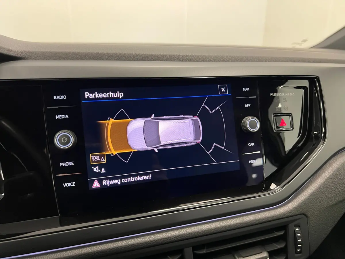 1.0 TSI R-LINE - AUTOMAAT - Business / Stoelverw. / Trekh. /