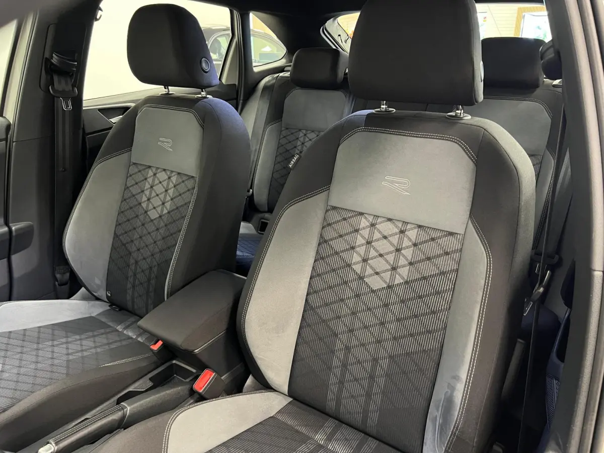 1.0 TSI R-LINE - AUTOMAAT - Business / Stoelverw. / Trekh. /