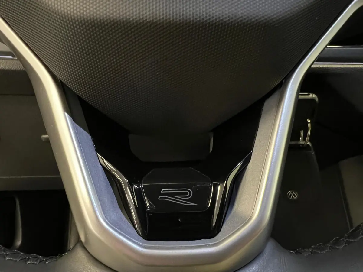 1.0 TSI R-LINE - AUTOMAAT - Business / Stoelverw. / Trekh. /