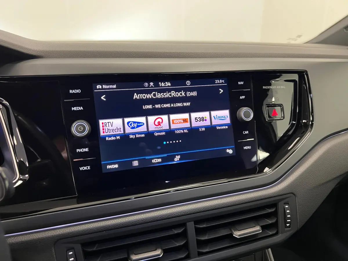1.0 TSI R-LINE - AUTOMAAT - Business / Stoelverw. / Trekh. /