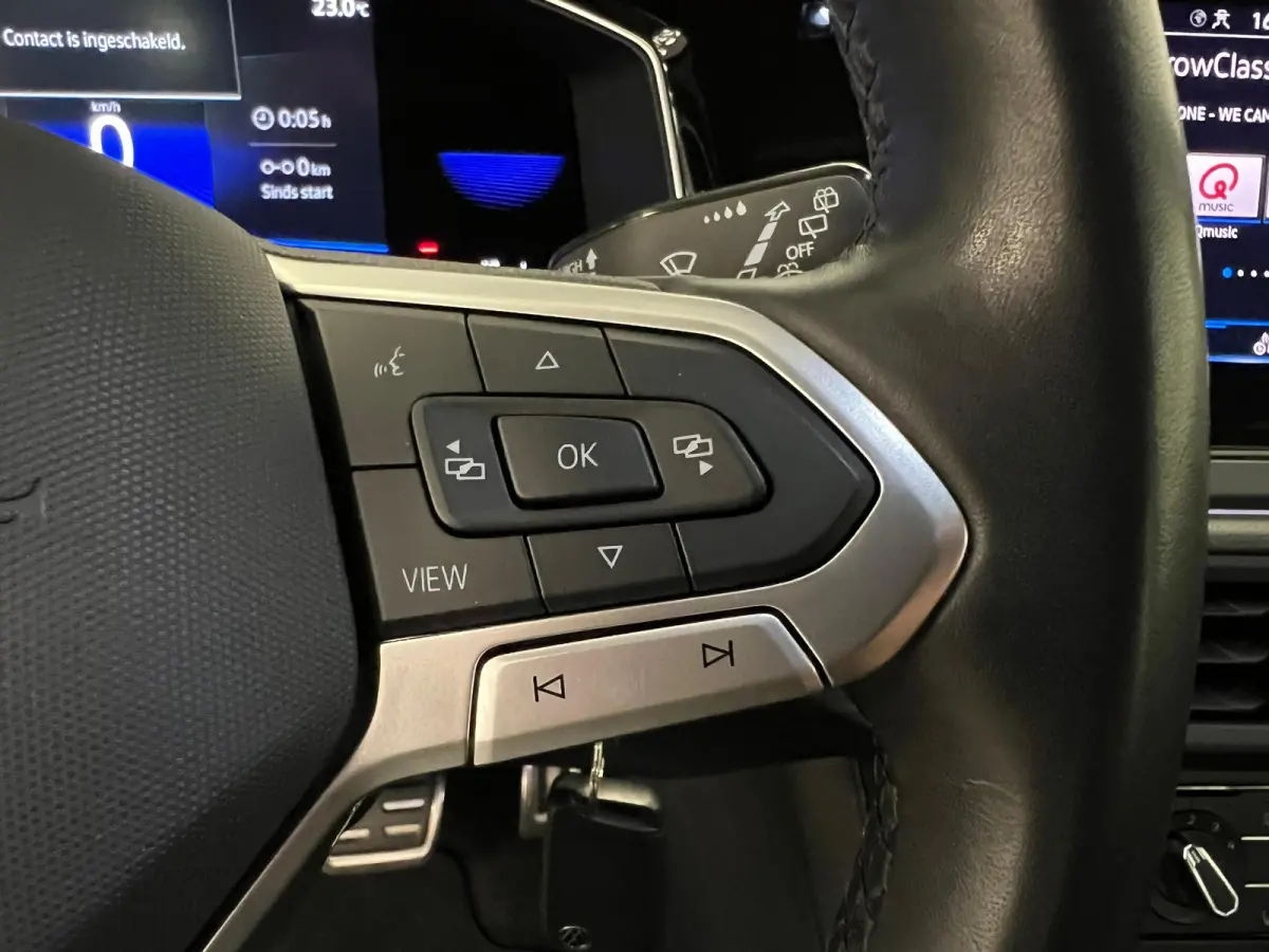 1.0 TSI R-LINE - AUTOMAAT - Business / Stoelverw. / Trekh. /