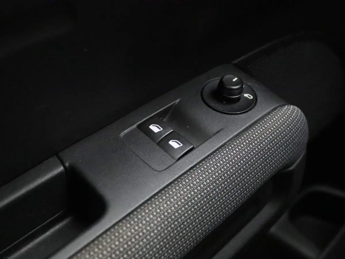 1.2 Feel | 110 PK | CRUISE CONTROL   AIRCO -|APPLE CARPLAY / ANDROID | 67 DKM |