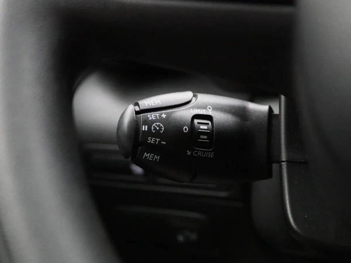 1.2 Feel | 110 PK | CRUISE CONTROL   AIRCO -|APPLE CARPLAY / ANDROID | 67 DKM |