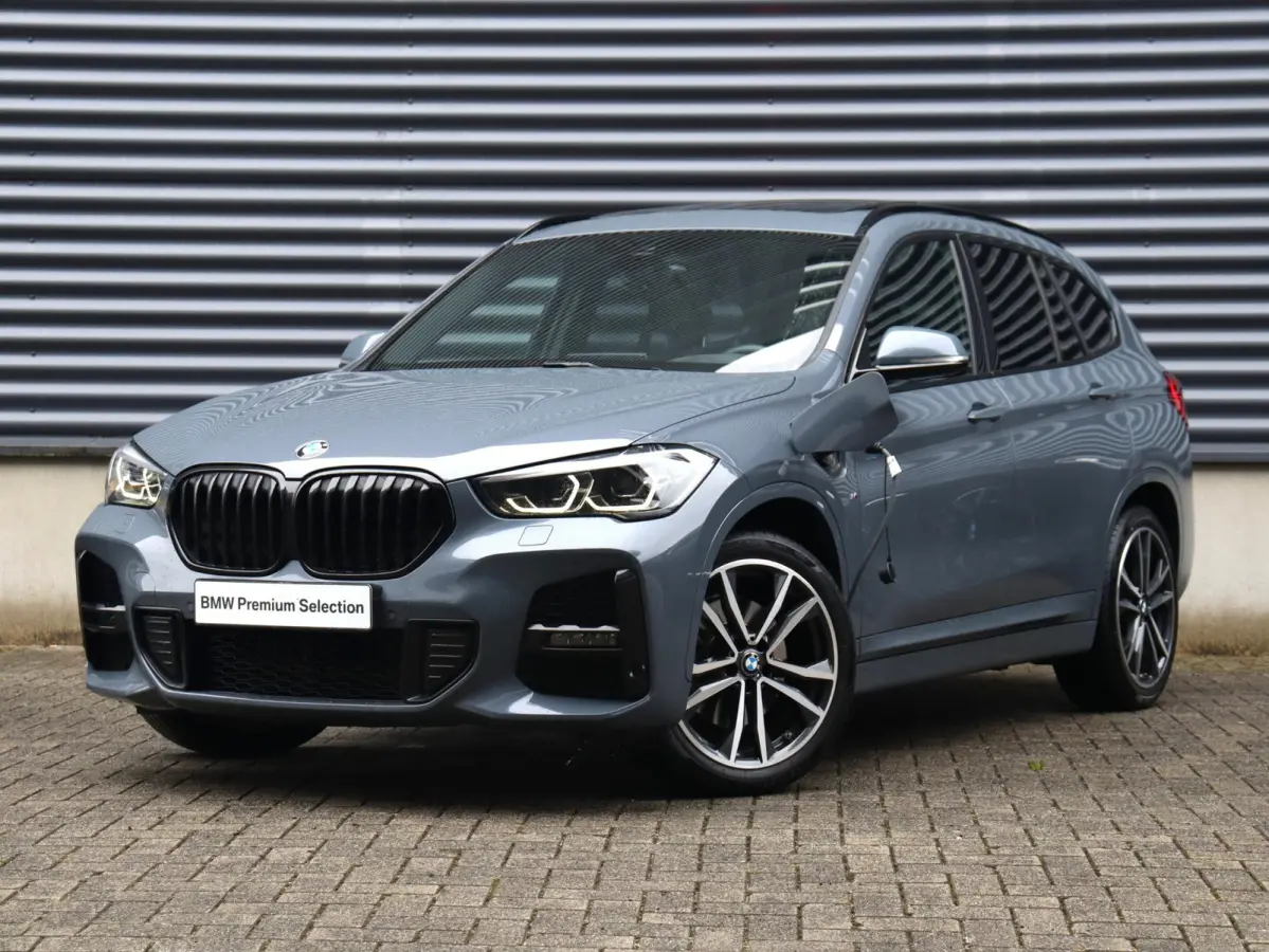 xDrive25e | Executive | M Sportpakket | Panodak | Trekhaak | Head-Up | Driving Assistant Plus | Parking Pack | Comfort Access | SoH 84% | 18'' LMV