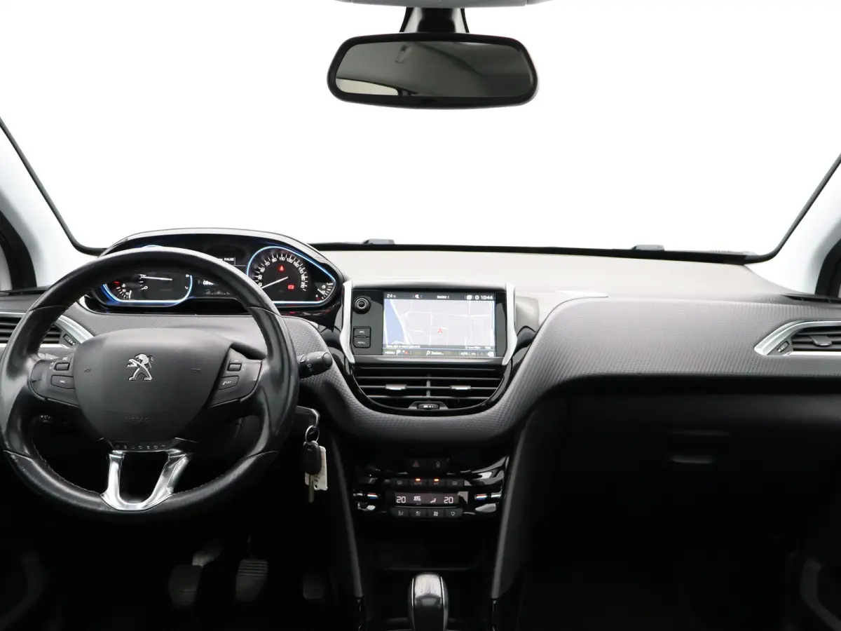 1.2 PureTech Allure Panormadak | Parkeersenoren | Camera | Navigatie | Climat Control | Cruise Control | 17" Lichtmetalen Velgen