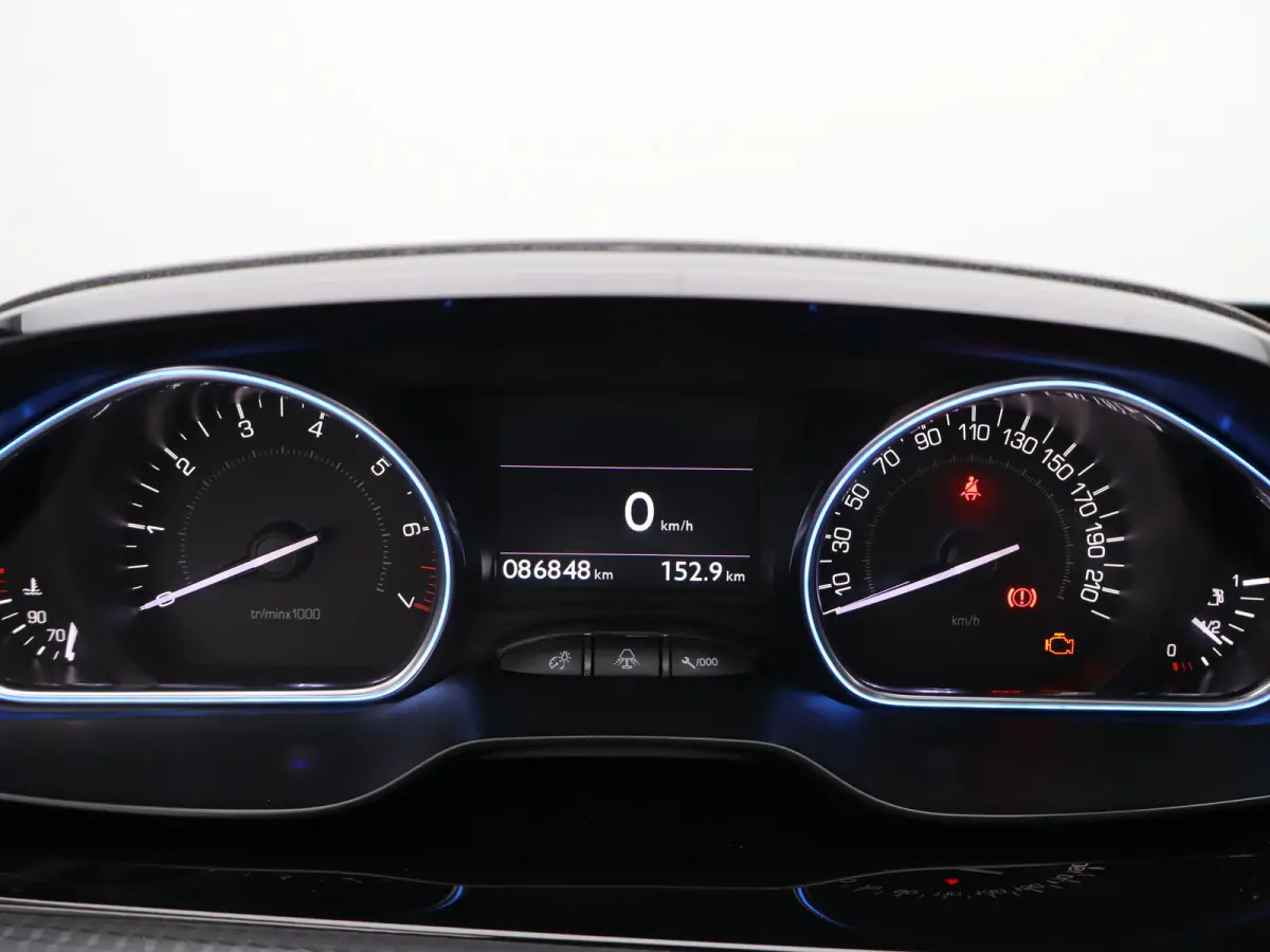 1.2 PureTech Allure Panormadak | Parkeersenoren | Camera | Navigatie | Climat Control | Cruise Control | 17" Lichtmetalen Velgen