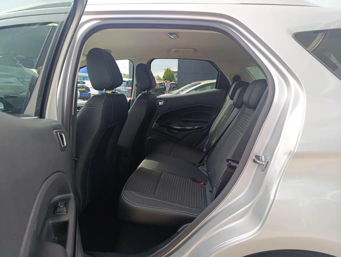 1.0 EcoBoost Titanium | Stoel/stuur voorruitverwarming | Camera | Dodehoekdetectie | B&O Audio | PDC V+A | Navigatie | Metallic lak