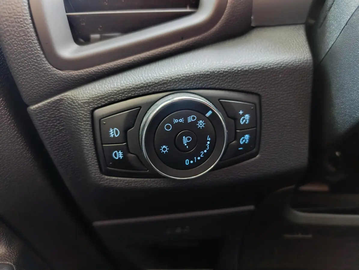1.0 EcoBoost Titanium | Stoel/stuur voorruitverwarming | Camera | Dodehoekdetectie | B&O Audio | PDC V+A | Navigatie | Metallic lak
