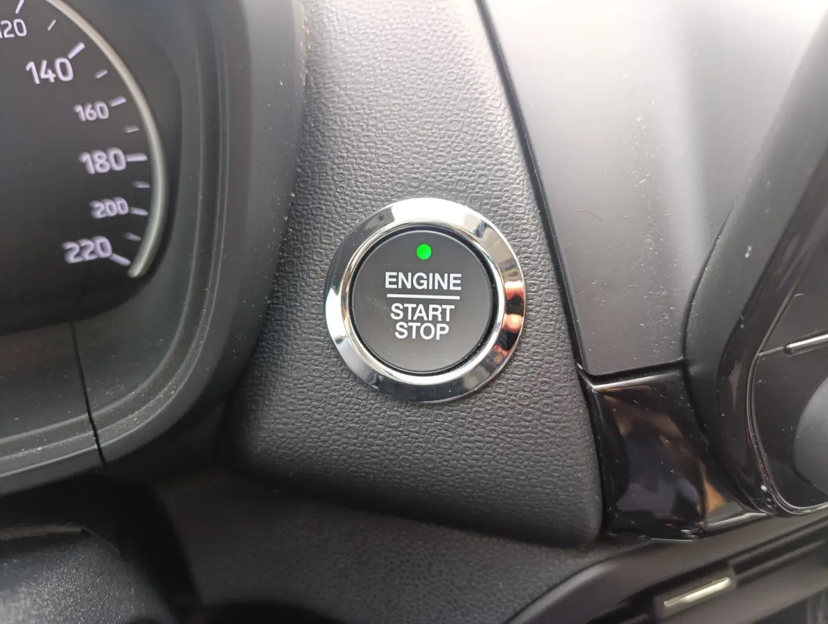 1.0 EcoBoost Titanium | Stoel/stuur voorruitverwarming | Camera | Dodehoekdetectie | B&O Audio | PDC V+A | Navigatie | Metallic lak