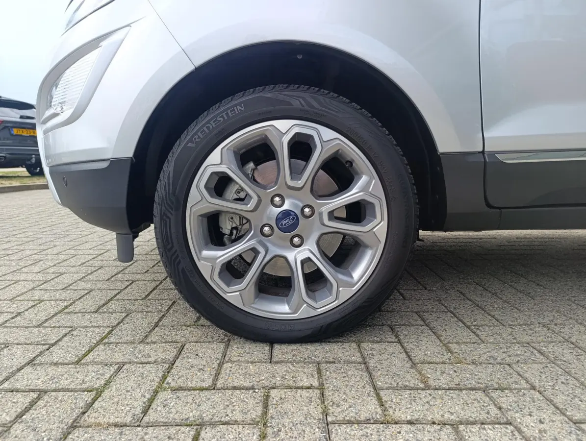 1.0 EcoBoost Titanium | Stoel/stuur voorruitverwarming | Camera | Dodehoekdetectie | B&O Audio | PDC V+A | Navigatie | Metallic lak