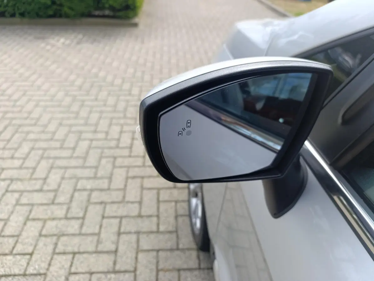 1.0 EcoBoost Titanium | Stoel/stuur voorruitverwarming | Camera | Dodehoekdetectie | B&O Audio | PDC V+A | Navigatie | Metallic lak
