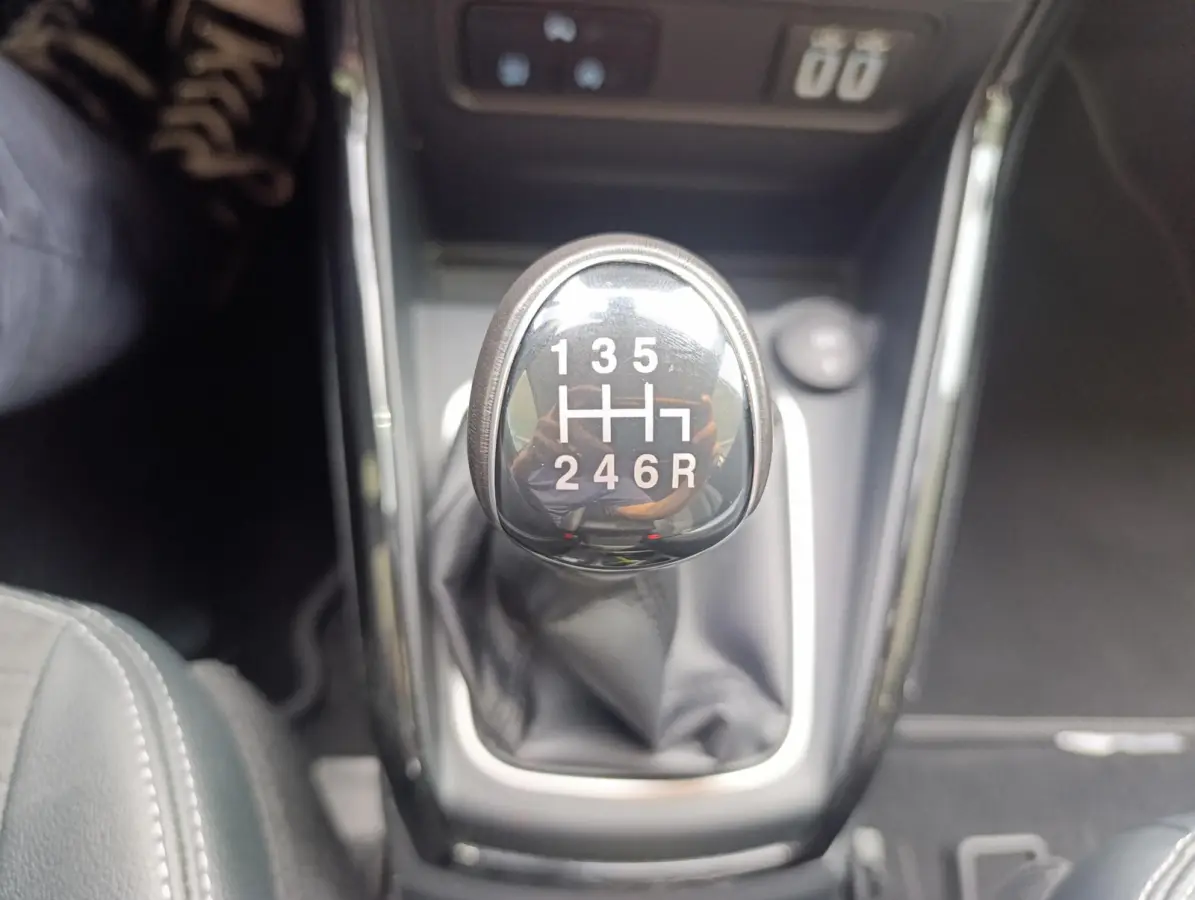 1.0 EcoBoost Titanium | Stoel/stuur voorruitverwarming | Camera | Dodehoekdetectie | B&O Audio | PDC V+A | Navigatie | Metallic lak