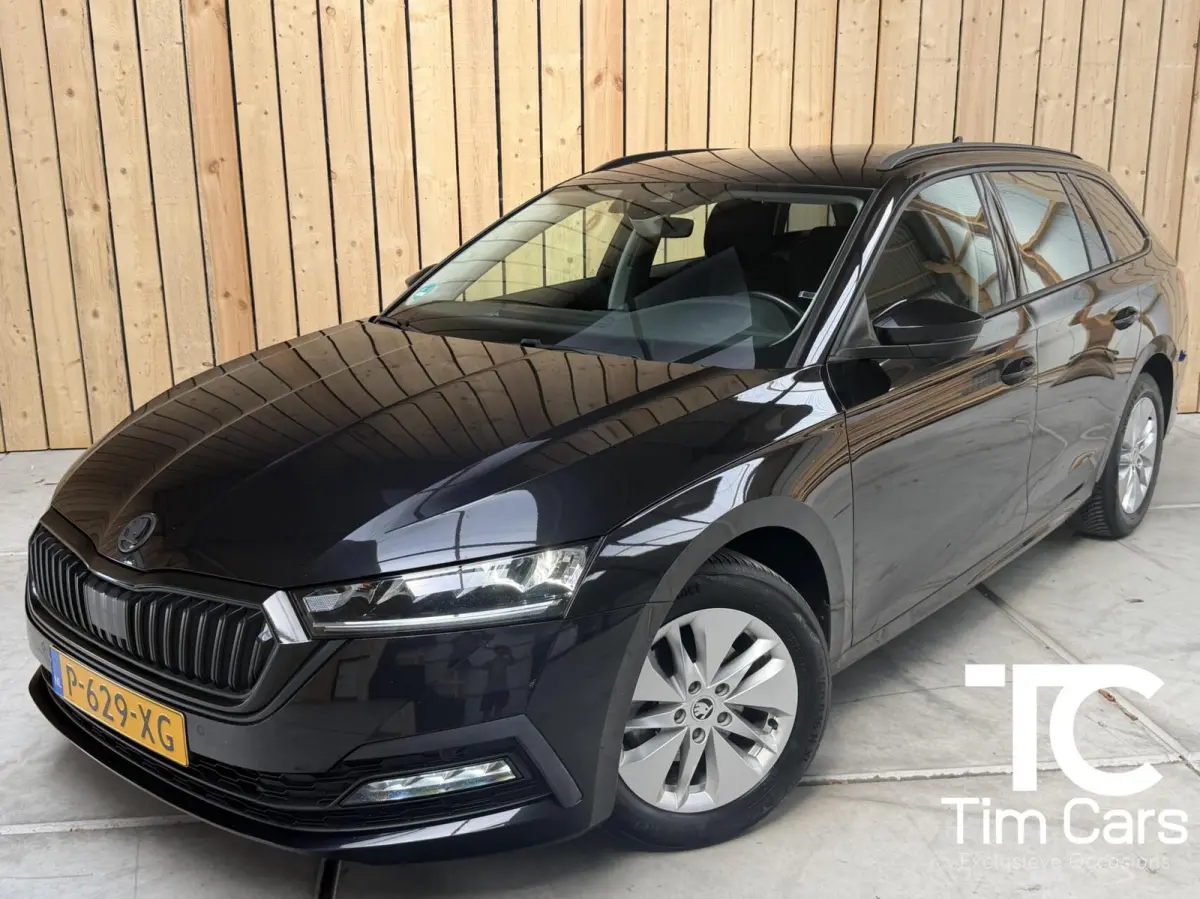 Škoda Octavia Combi 2022 Benzine Handgeschakeld leasen