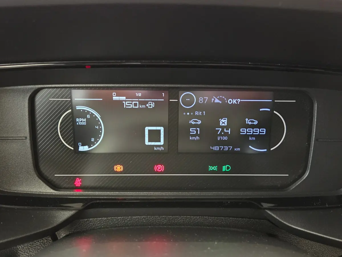 1.5 BlueHDi 100 S&S L2 Camera | Stoel/Stuurverwarming | Carplay | Parkeersensoren Achter | Cruise | Airco | Achteruitrijcamera | Airco | Apple Carplay/Android Auto|telefoonintegratie premium