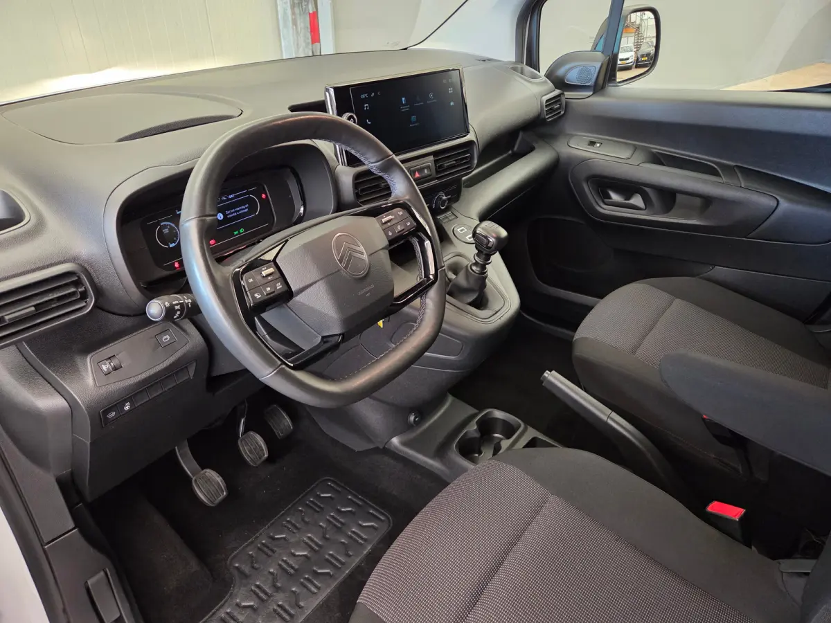 1.5 BlueHDi 100 S&S L2 Camera | Stoel/Stuurverwarming | Carplay | Parkeersensoren Achter | Cruise | Airco | Achteruitrijcamera | Airco | Apple Carplay/Android Auto|telefoonintegratie premium