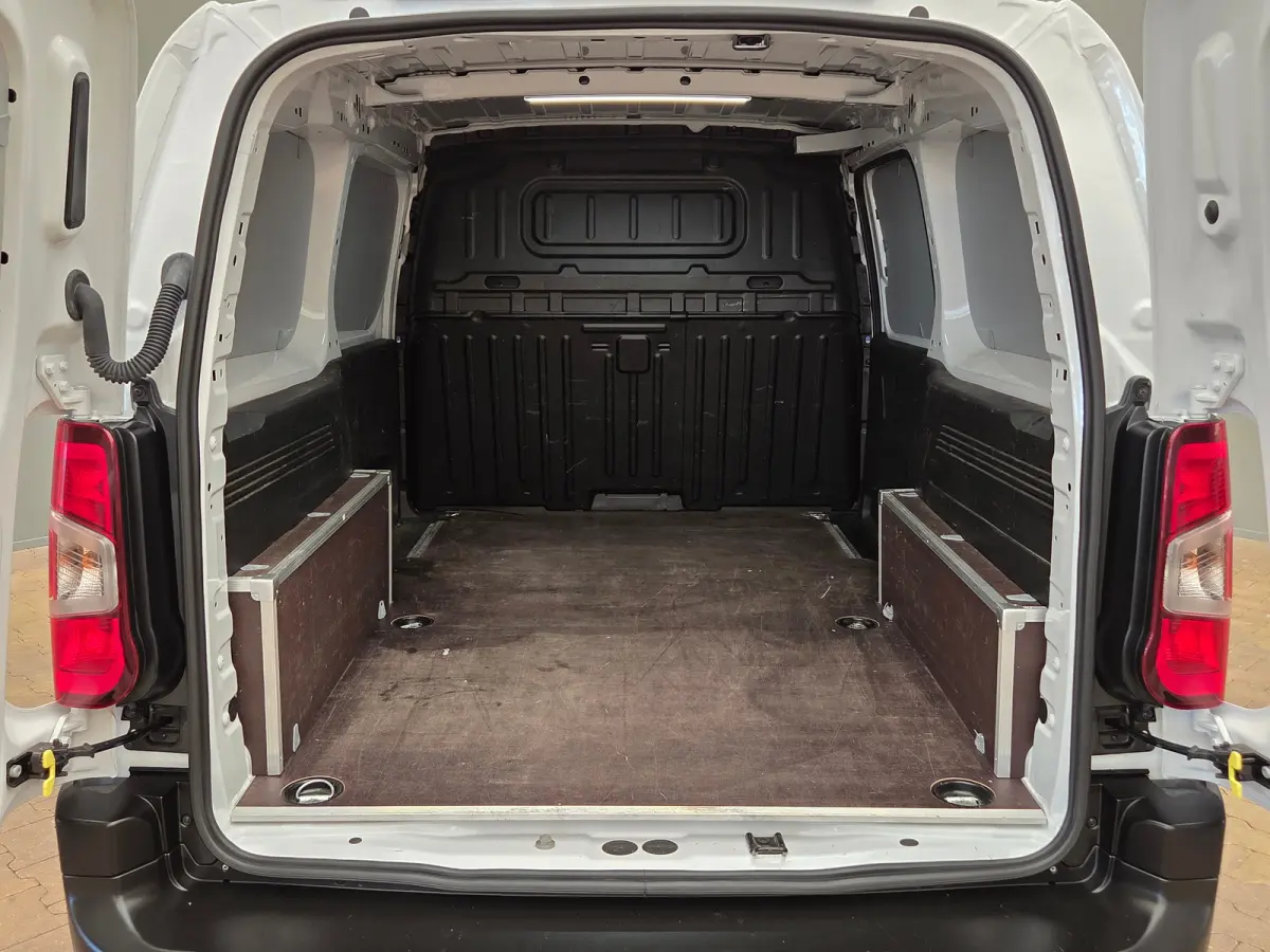 1.5 BlueHDi 100 S&S L2 Camera | Stoel/Stuurverwarming | Carplay | Parkeersensoren Achter | Cruise | Airco | Achteruitrijcamera | Airco | Apple Carplay/Android Auto|telefoonintegratie premium